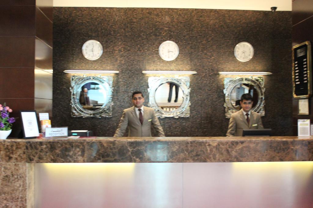 Royal Ascot Hotel Apartment - Kirklees 2 Dubai Exteriör bild