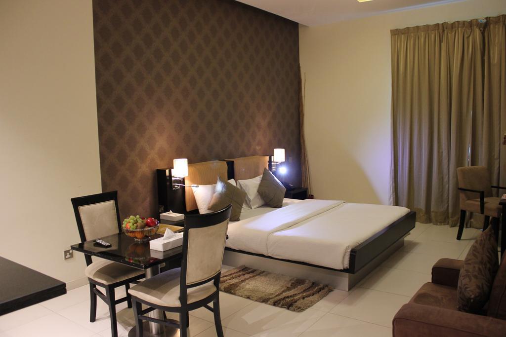 Royal Ascot Hotel Apartment - Kirklees 2 Dubai Exteriör bild