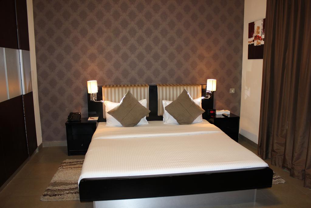 Royal Ascot Hotel Apartment - Kirklees 2 Dubai Exteriör bild