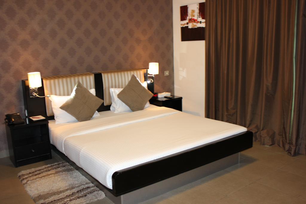 Royal Ascot Hotel Apartment - Kirklees 2 Dubai Exteriör bild