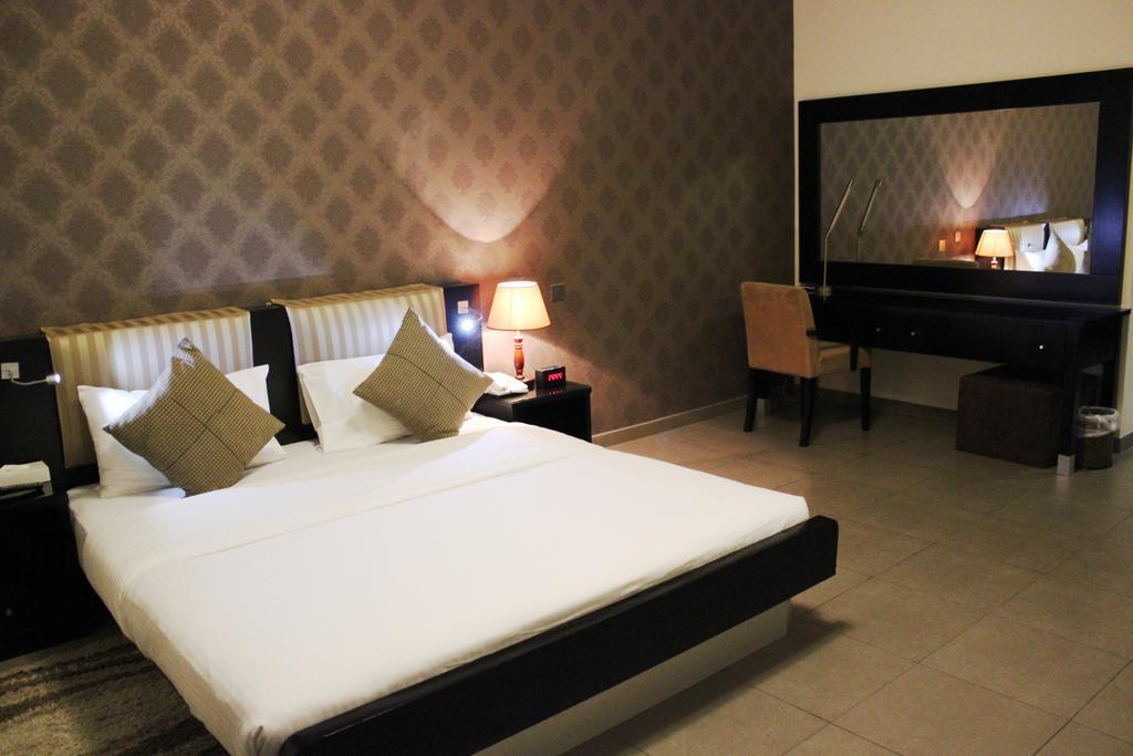 Royal Ascot Hotel Apartment - Kirklees 2 Dubai Exteriör bild