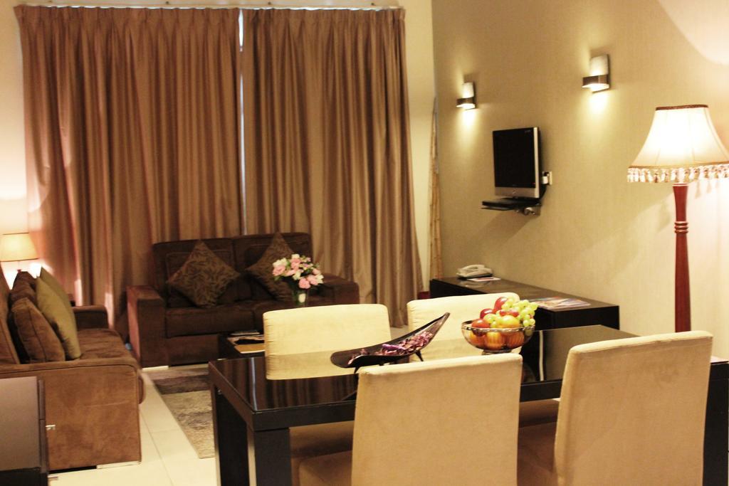 Royal Ascot Hotel Apartment - Kirklees 2 Dubai Exteriör bild