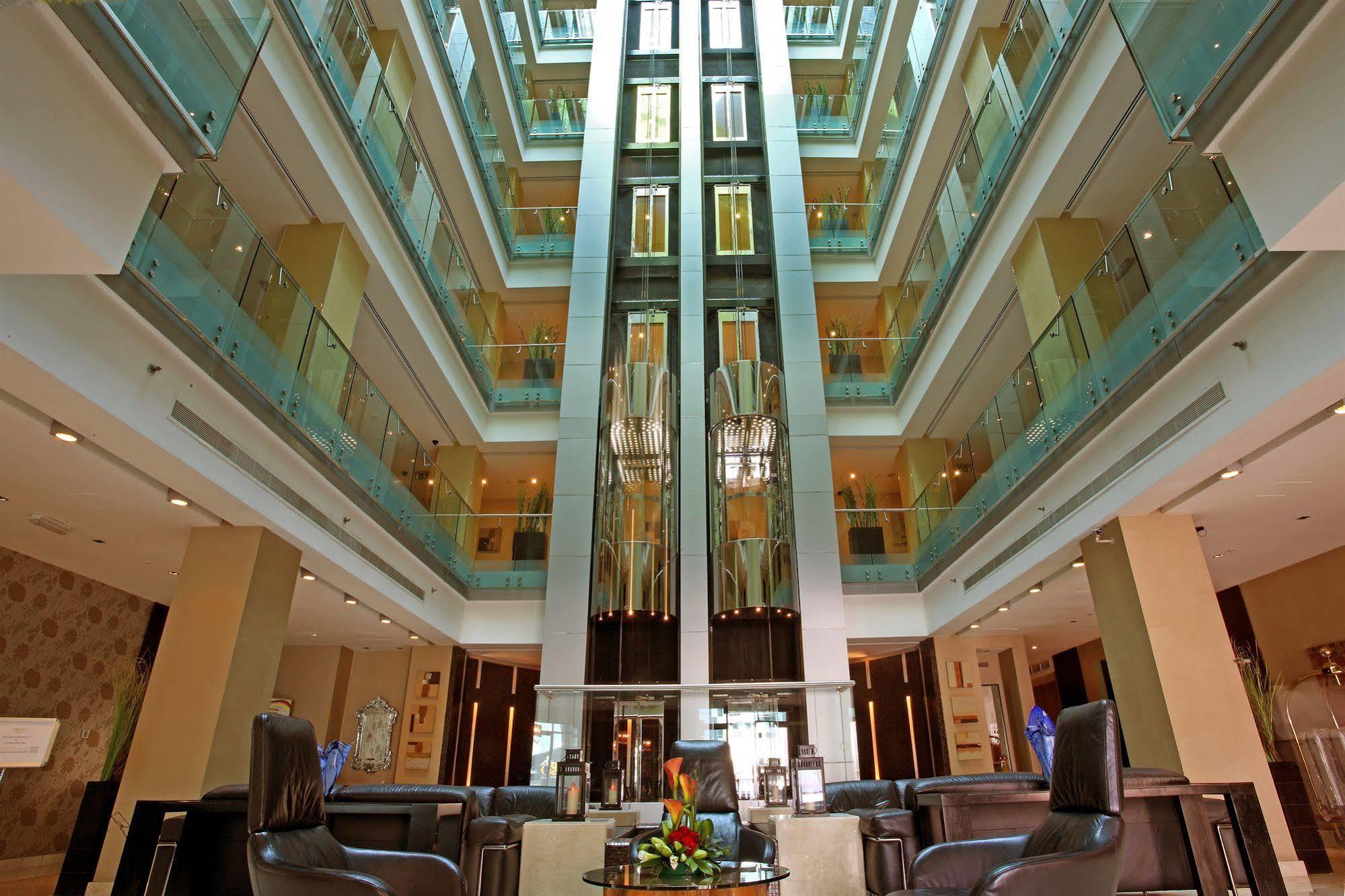 Royal Ascot Hotel Apartment - Kirklees 2 Dubai Exteriör bild
