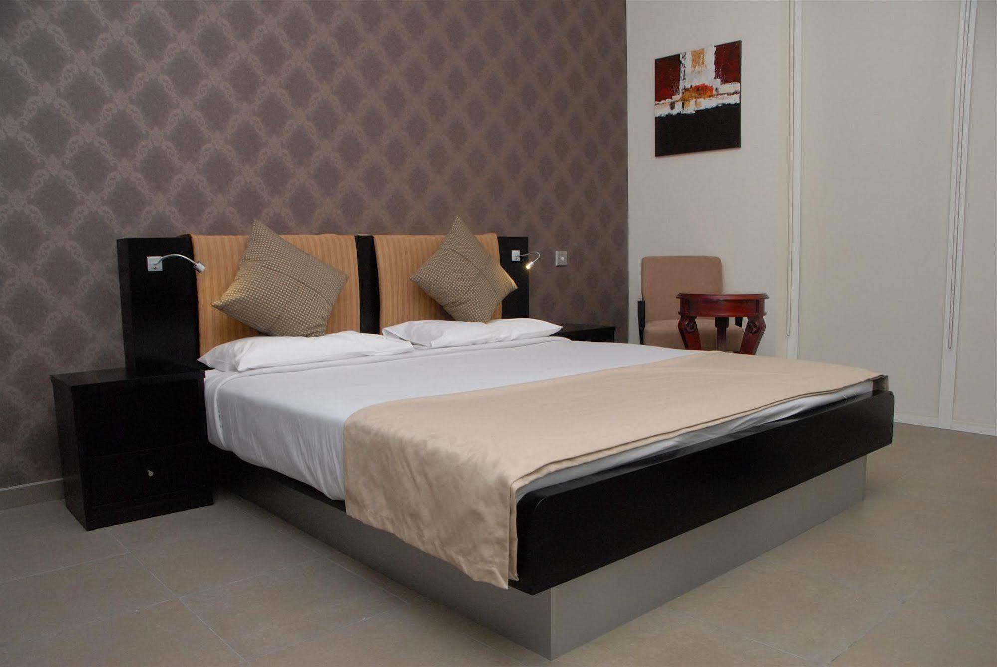 Royal Ascot Hotel Apartment - Kirklees 2 Dubai Exteriör bild