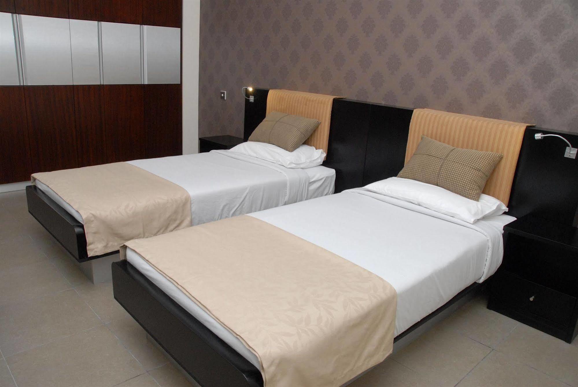 Royal Ascot Hotel Apartment - Kirklees 2 Dubai Exteriör bild